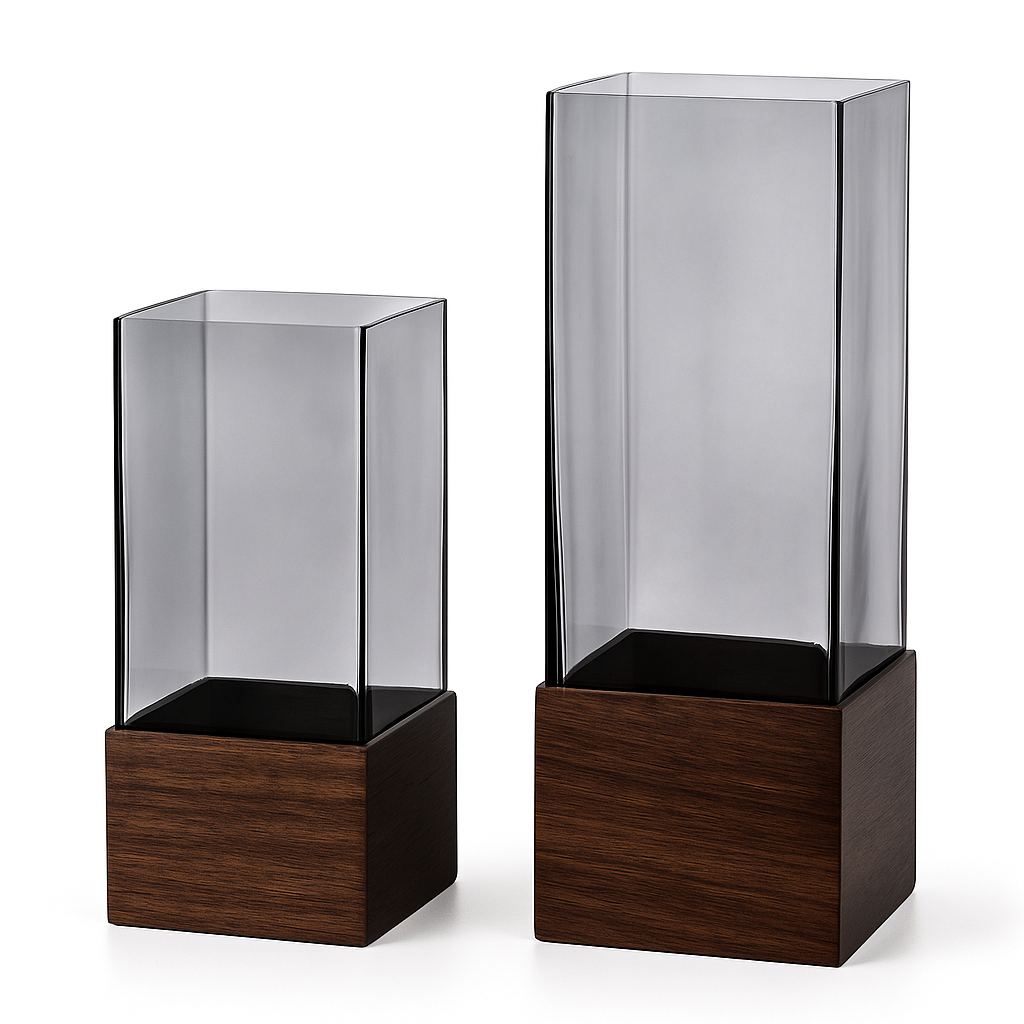 Vaso de Vidro Fumê com Base de Madeira – Design Minimalista Escandinavo