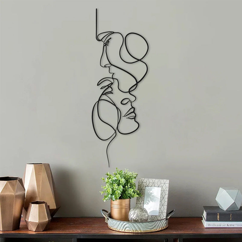 Escultura de Parede Minimalista Silhueta de Casal – Arte em Linha Metálica Decorativa